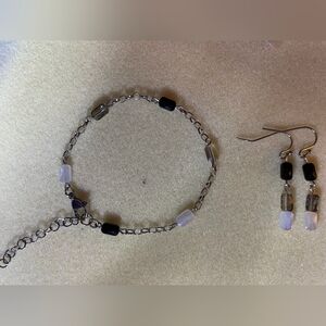 SOLD! Jelly's Jewelry and Boutique Handcraft Elegant Silver Chain Jewelry Bundle